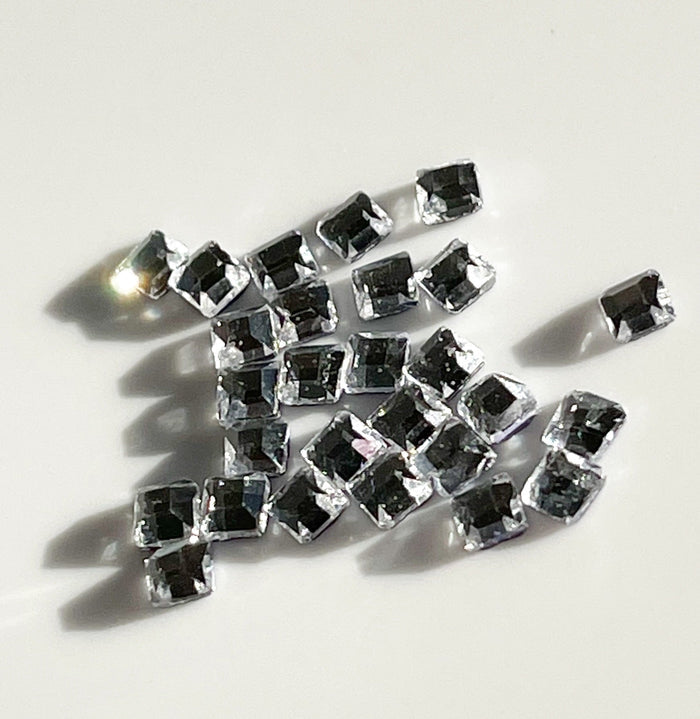 Square 3x3mm / 101 Clear