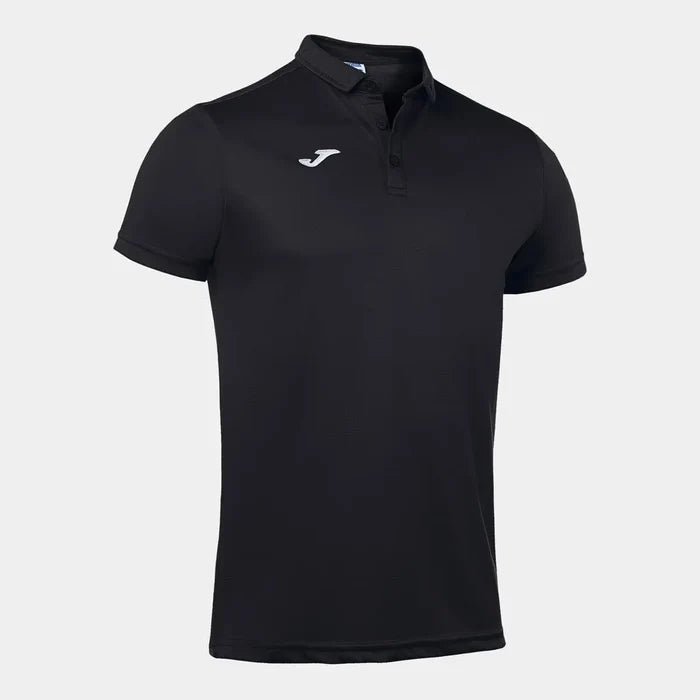 Joma boys' black hobby polo shirt, made of comfortable fabric, featuring a classic collar and short sleeves.