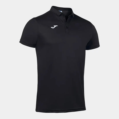 Joma boys' black hobby polo shirt, made of comfortable fabric, featuring a classic collar and short sleeves.