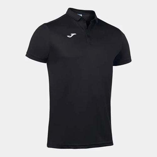 Joma boys' black hobby polo shirt, made of comfortable fabric, featuring a classic collar and short sleeves.
