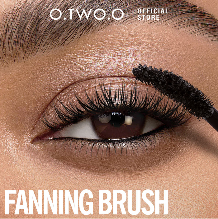 O.TWO.O HAUTE ULTRA THICK AND CURLING MASCARA