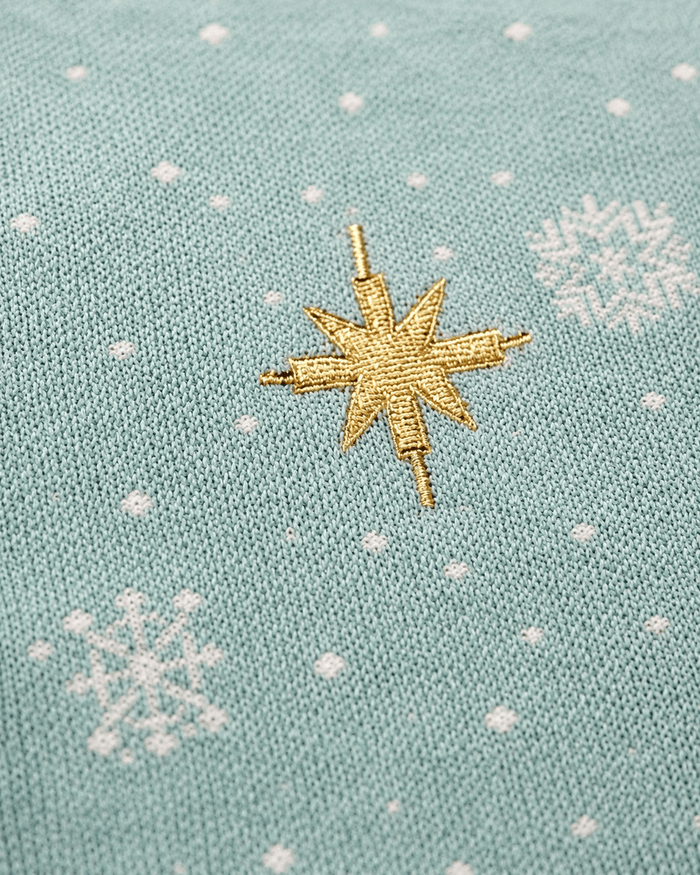 Polar Bear Ski - Organic 3D Jacquard Sweater Knit Baby Blanket Detail