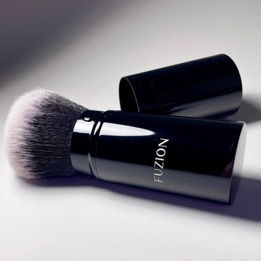 Signature Dust Brush with Lid